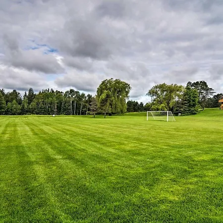 Harbor Springs Condo About 6 Mi To Lake Michigan!